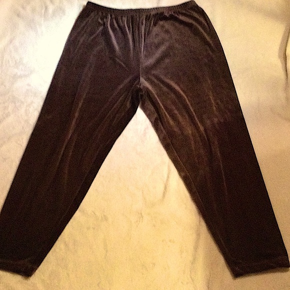 ⭐️ Gilligan & O’malle Chocolate Brown Velour stretch women’s Pants - Picture 13 of 14